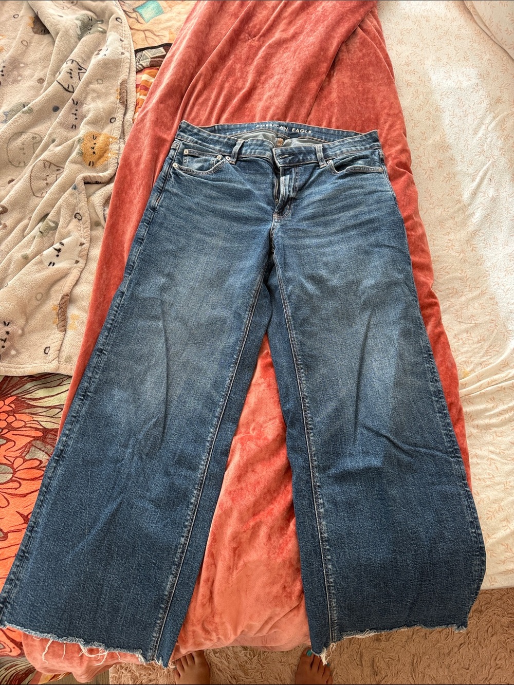 American Eagle Outfitters Wide-Leg Ankle Jeans in Medium Blue